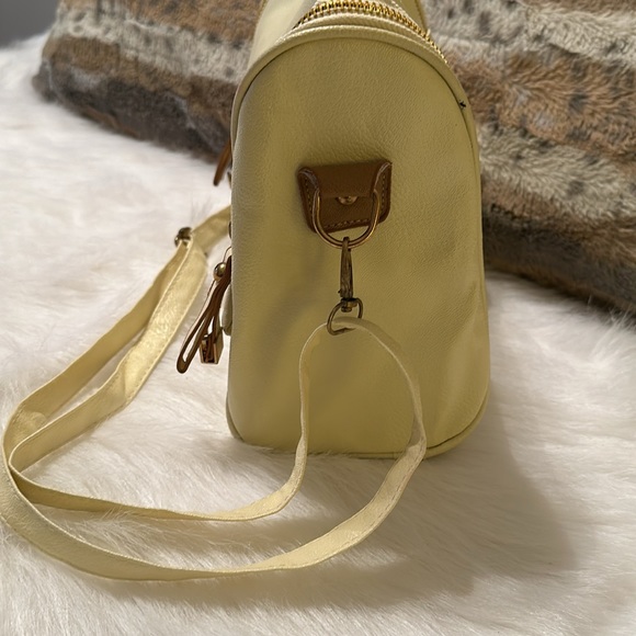 Cream purse. No Brand tag. - Picture 6 of 16